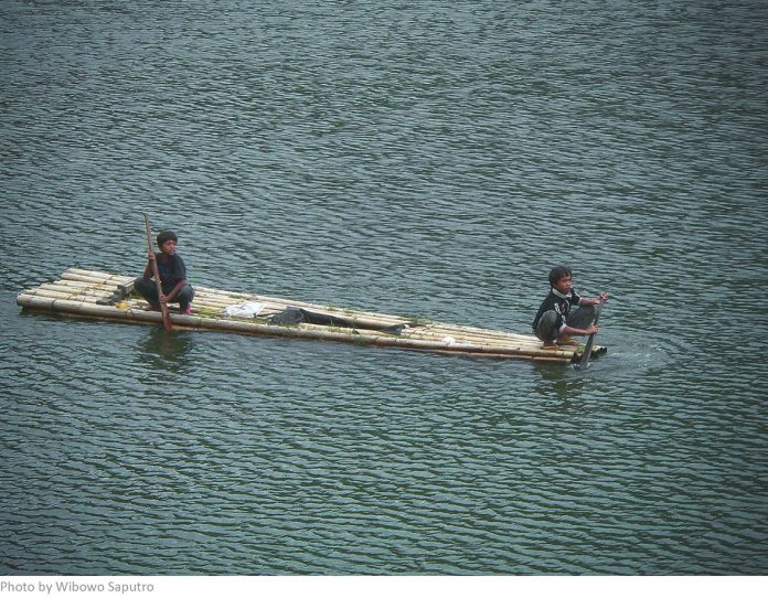Perahu Bambu