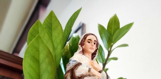 Maria: Ratu, Ibu, dan Bunda Kristus