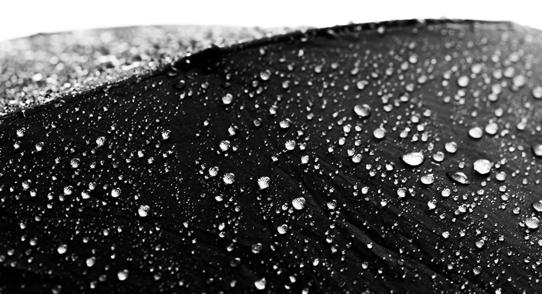 Meja yang Sama, Hati yang Berbeda