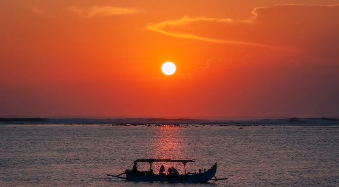 Tuhan yang Terus Berkarya