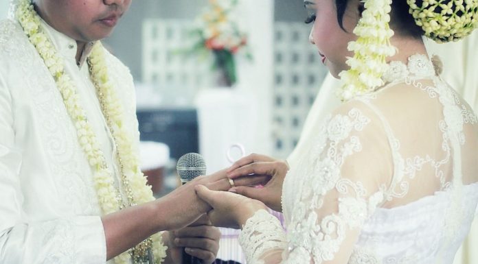 Kesetiaan Menghidupi Budaya “Repair”, Bukan “Replace”
