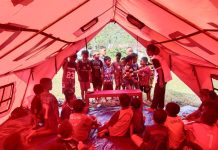 Di Tengah Tenda Darurat, Api Injil Tetap Menyala